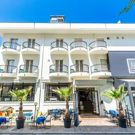 Hotel Antares 3*